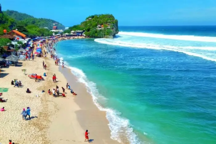 Indrayanti Beach, White Sand Beach with Various Fun Activities in Gunung Kidul
