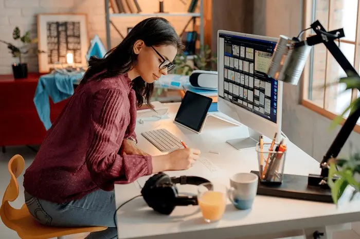 Online Freelance Jobs, From Social Media Manager to Voice Over